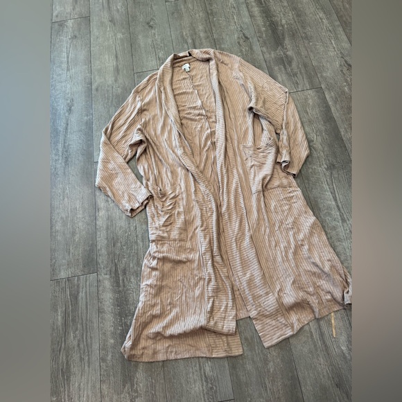 Elegant Women's Tan Cardigan - Picture 6 of 11